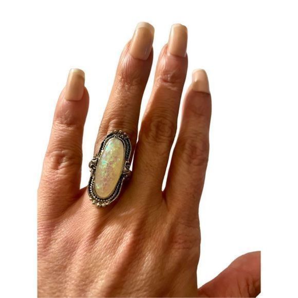 Large VINTAGE MULTICOLORED WHITE OPAL N SILVER RING - Picture 1 of 5
